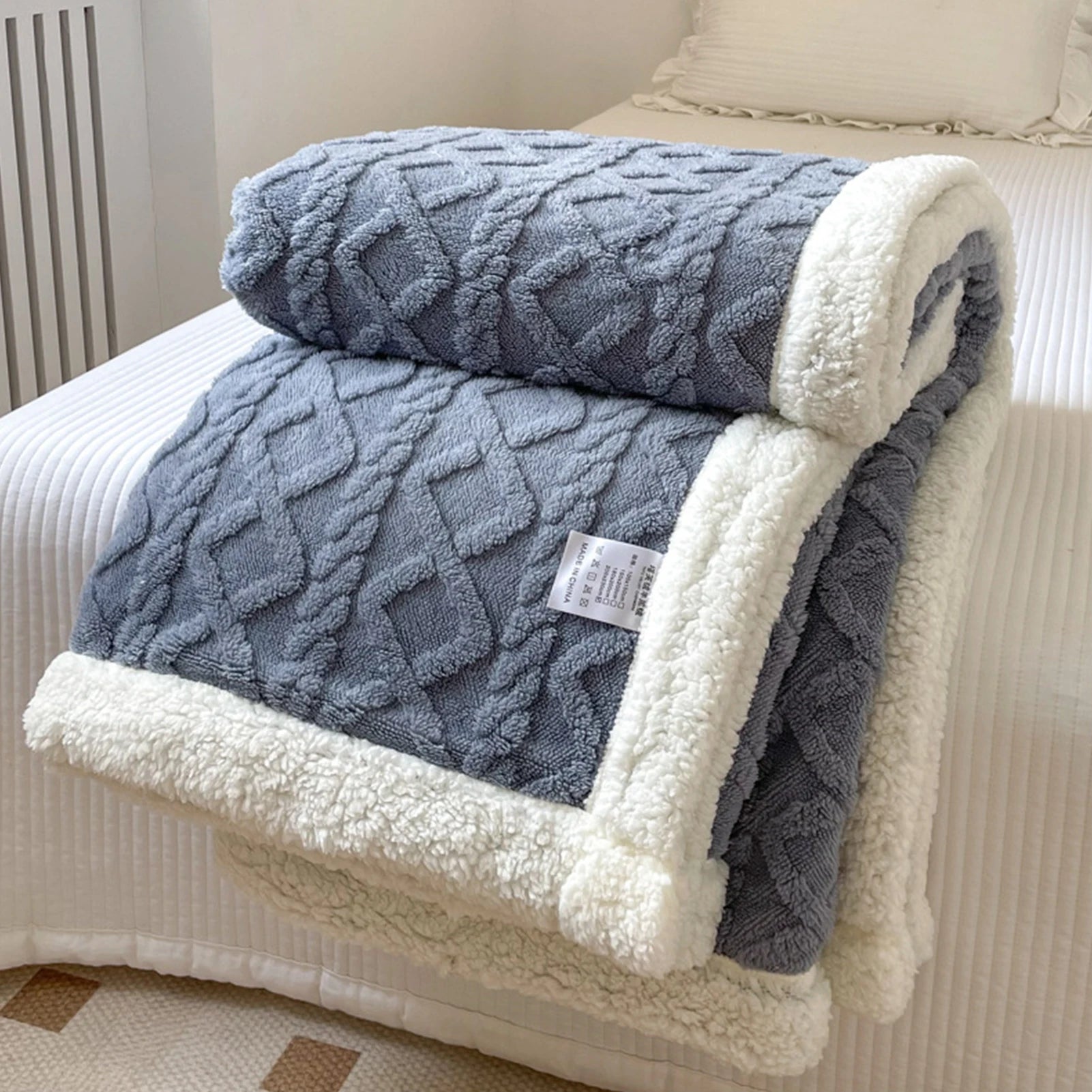 Winter Blanket 3D Jacquard Double-sided Fluff Plush Double-layer Thickened Blanket Solid Color Colorfast Sofa Throw Blanket