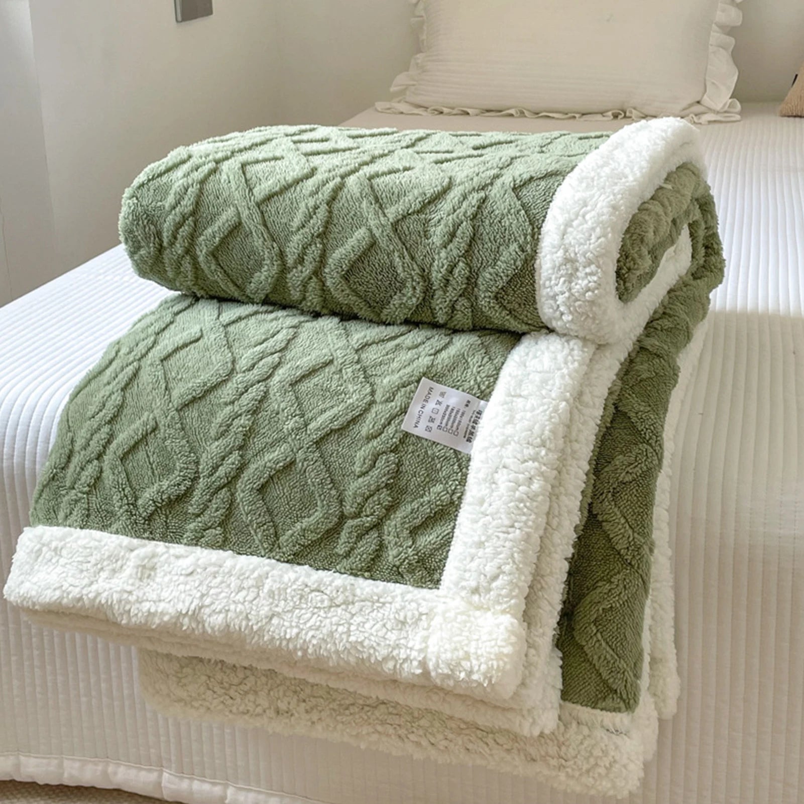 Winter Blanket 3D Jacquard Double-sided Fluff Plush Double-layer Thickened Blanket Solid Color Colorfast Sofa Throw Blanket